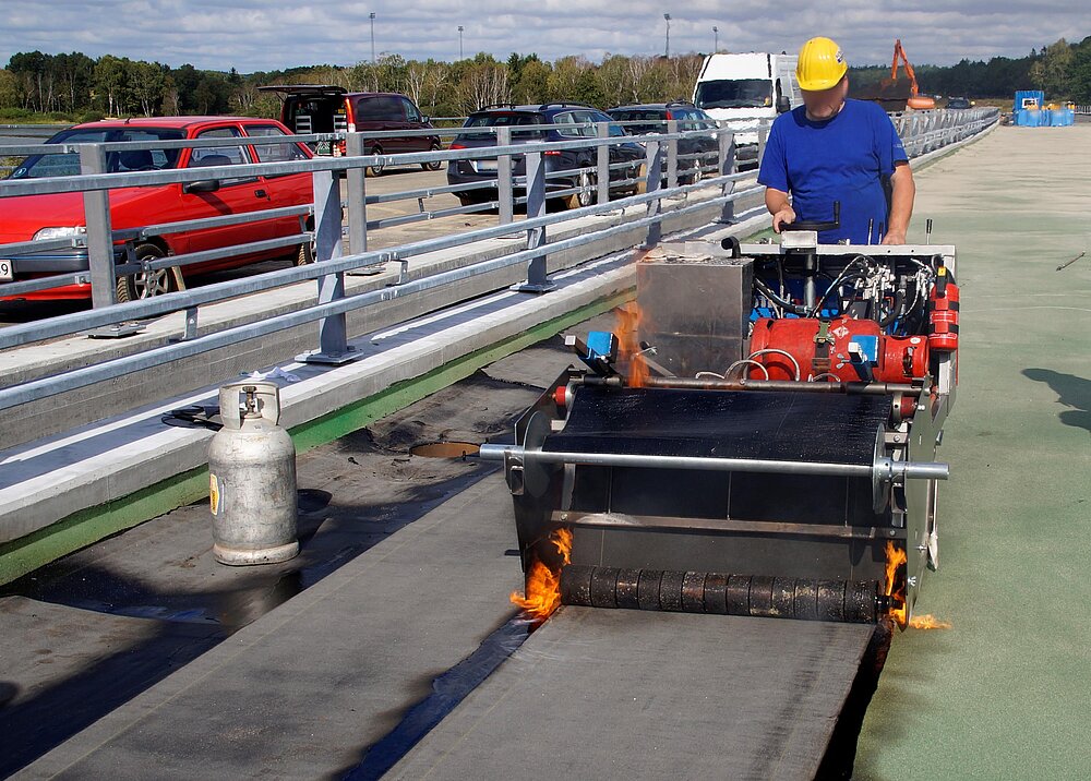 HydroWest Line - lipirea instalatiei pe baza de bitum